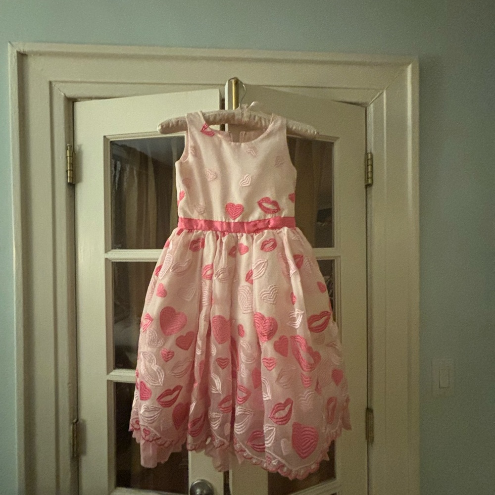 Adorable Chasing Fireflies Hara Juku Valentine’s dress- lips and hearts motif